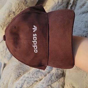 Adidas chocolate brown suede like finish baseball hat like new condition